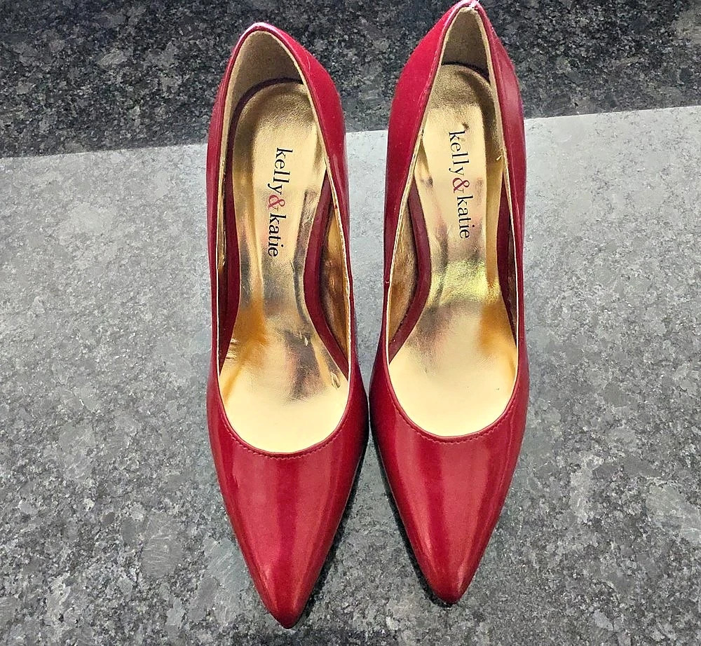 Kelly & Katie Pointed Toe Heels in Red Size 6 Narrow